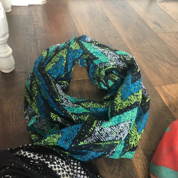 ✨ Scarf Bundle ✨ - Picture 4 of 4